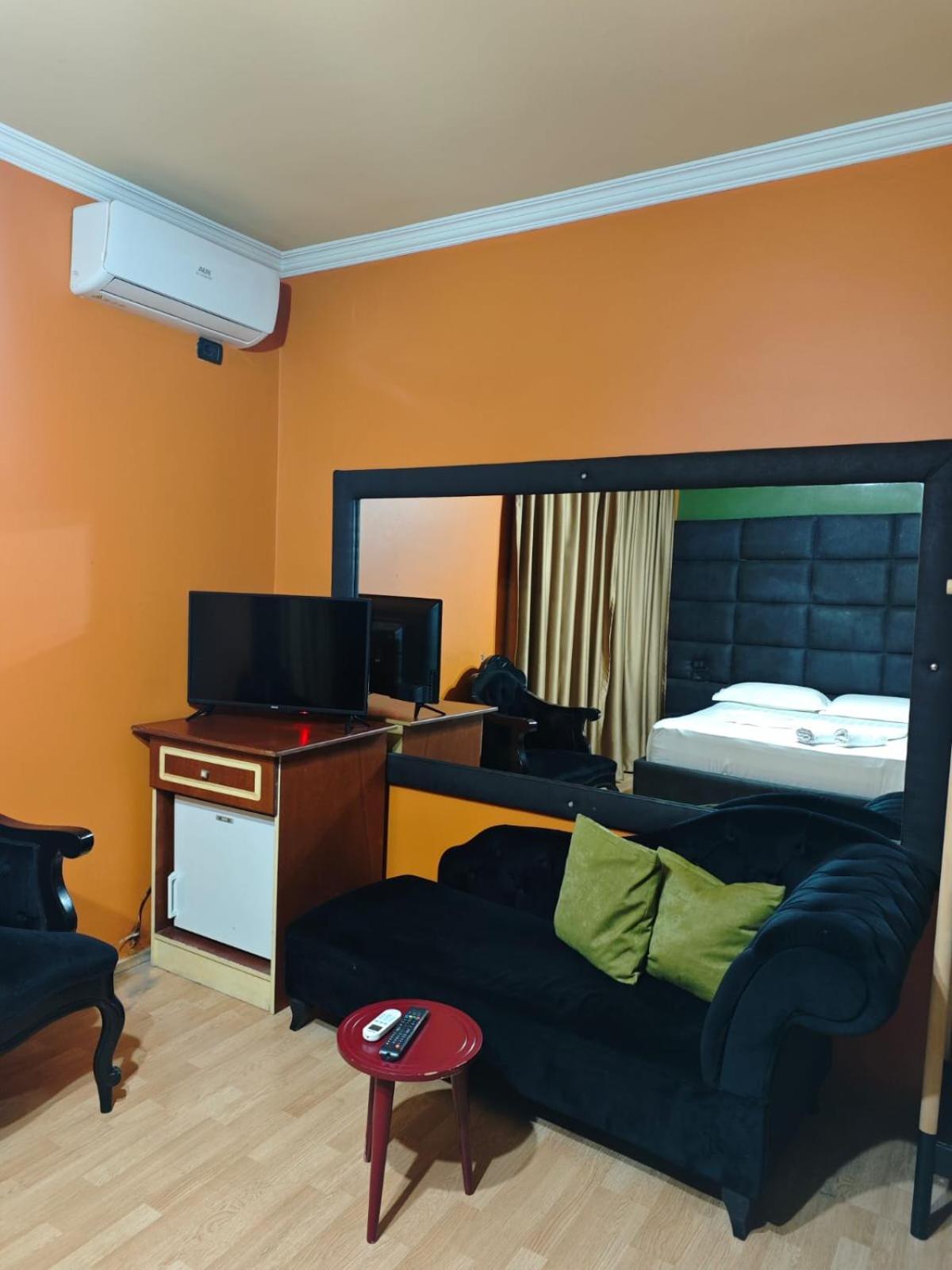 Boutique Artist Hotel Tirana Exterior photo